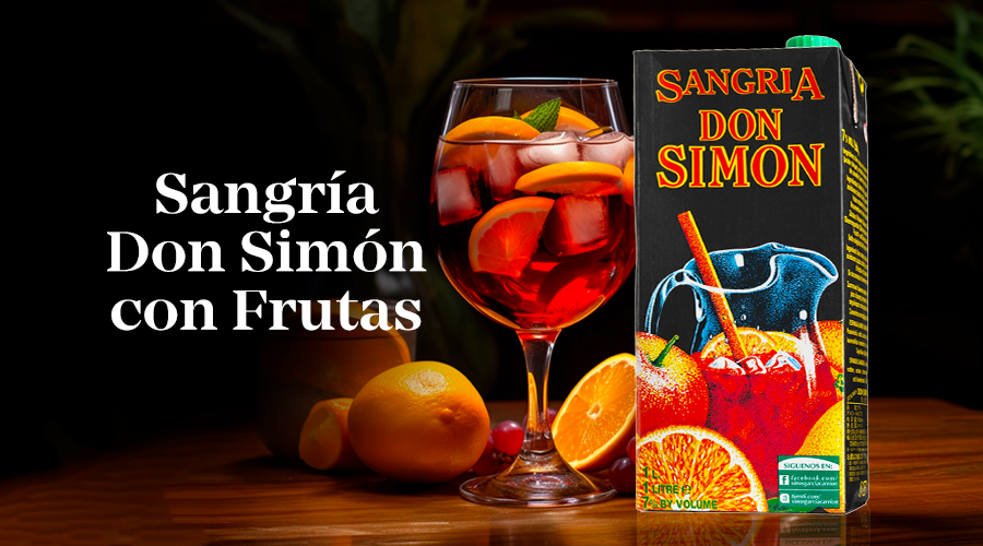 Aprende a preparar una deliciosa y refrescante sangría Don Simón con frutas.